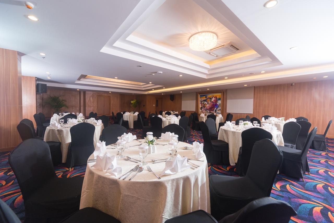 Sotis Residence Pejompongan Jakarta Buitenkant foto