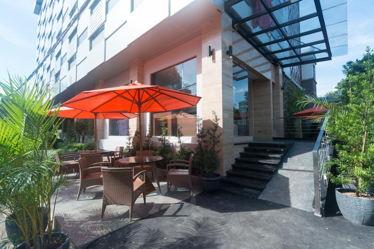 Sotis Residence Pejompongan Jakarta Buitenkant foto